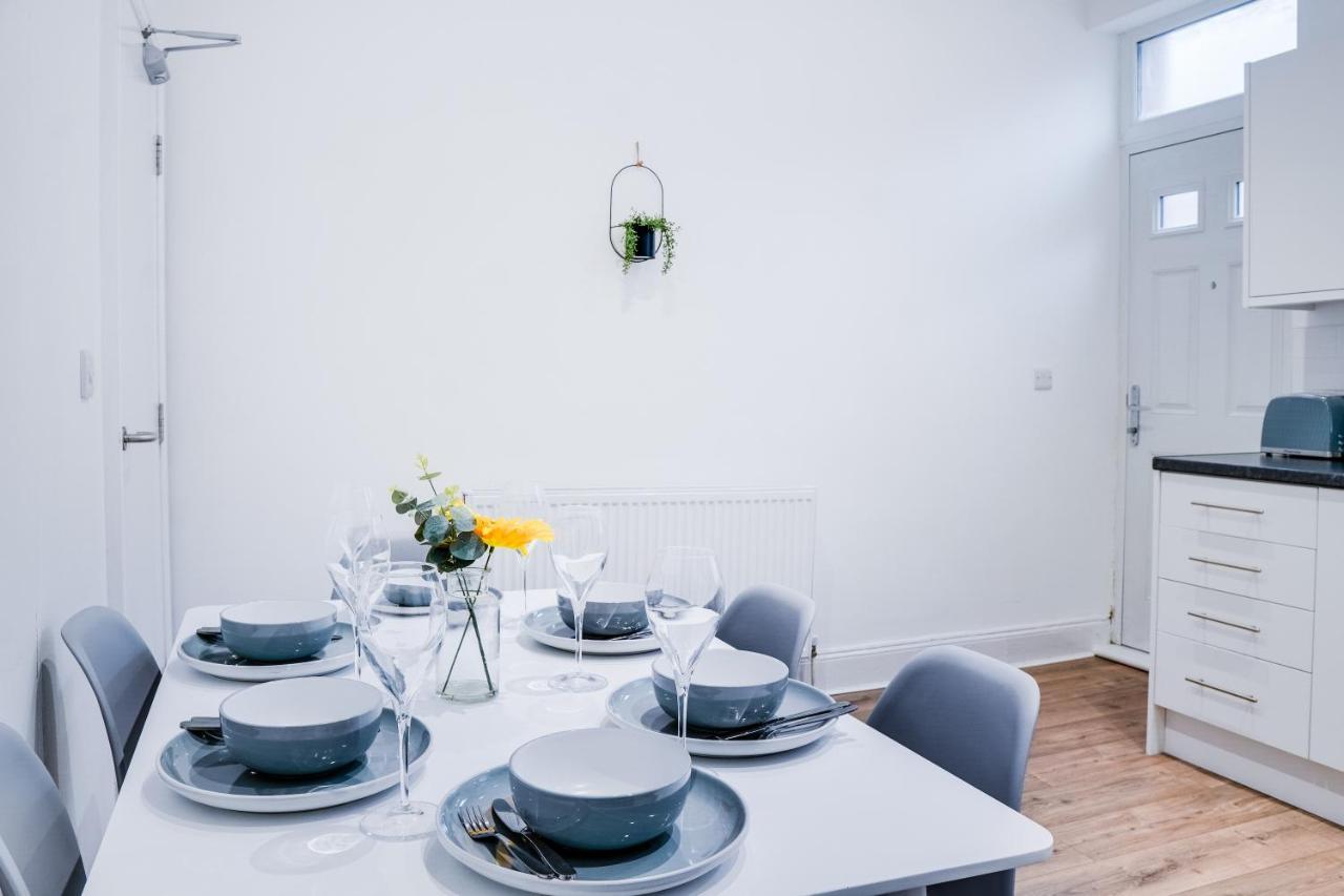 Spacious 4 Bedroom House Near Leeds Cc Beeston Hill Exterior foto